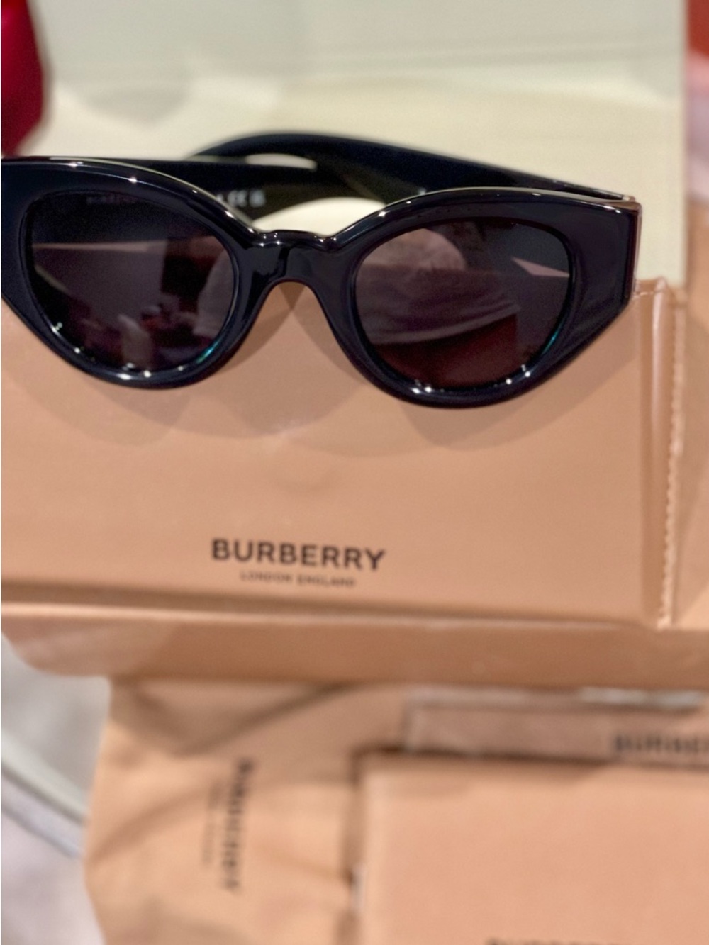 NWO Burberry Glossy Black Cat-Eye Sunglasses with Dark Lenses - Picture 4 of 4